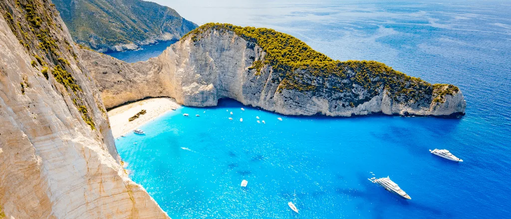 Unforgettable yachting routes in the greek archipelago