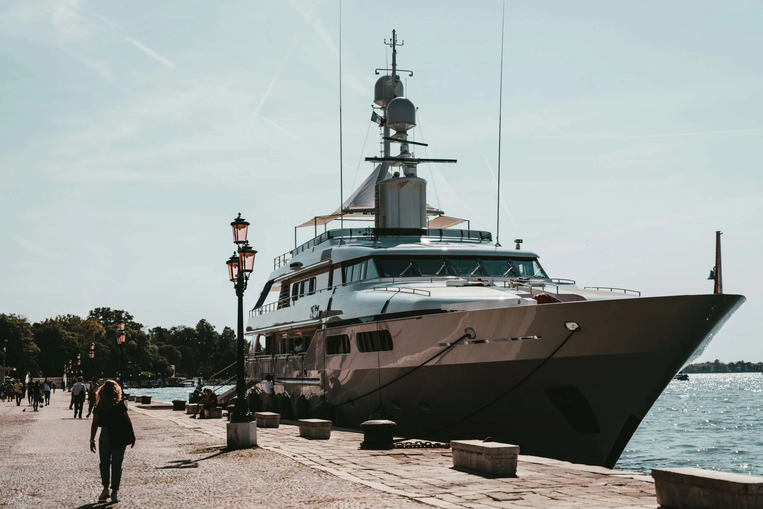 Choosing the Right Central Agent for Your Yacht Charter: A Guide for Owners