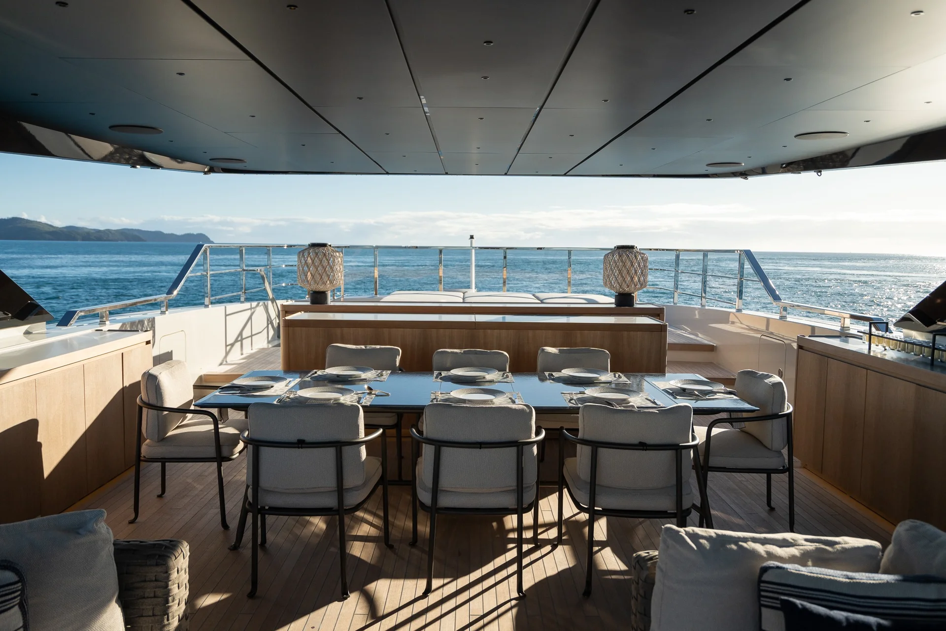 AIX — exterior & interior photo