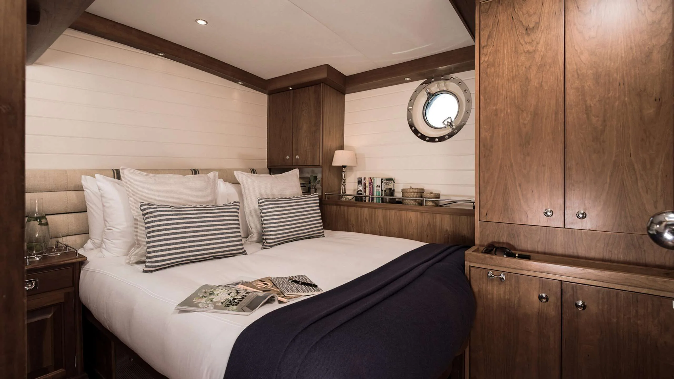 ALEXA OF LONDON — exterior & interior photo
