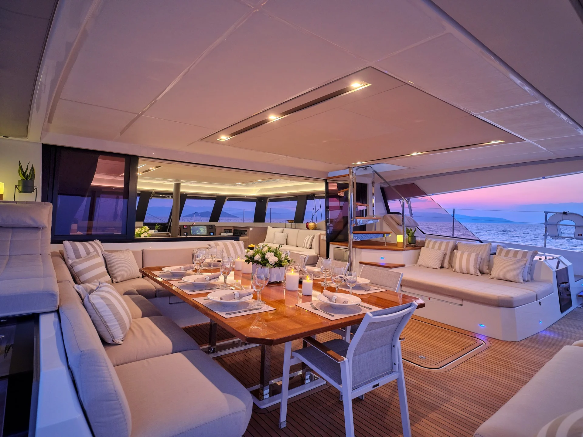 ALEXANDRA II — exterior & interior photo