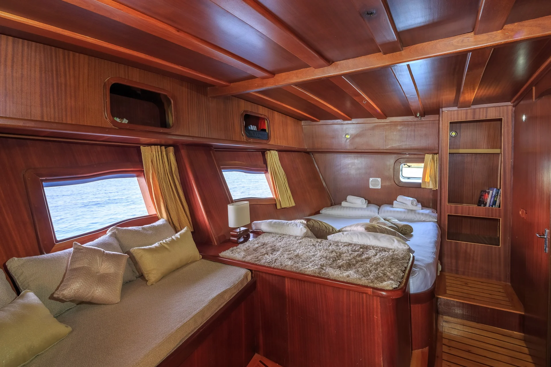 ALLURE — exterior & interior photo