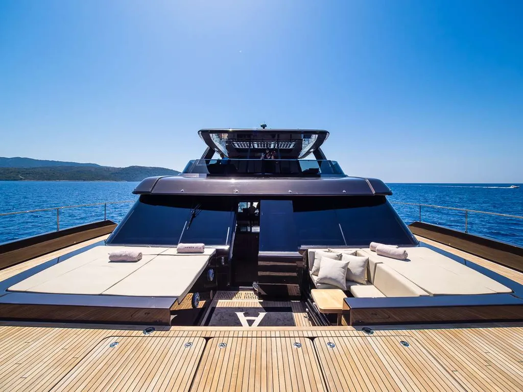 AMBER ONE — exterior & interior photo
