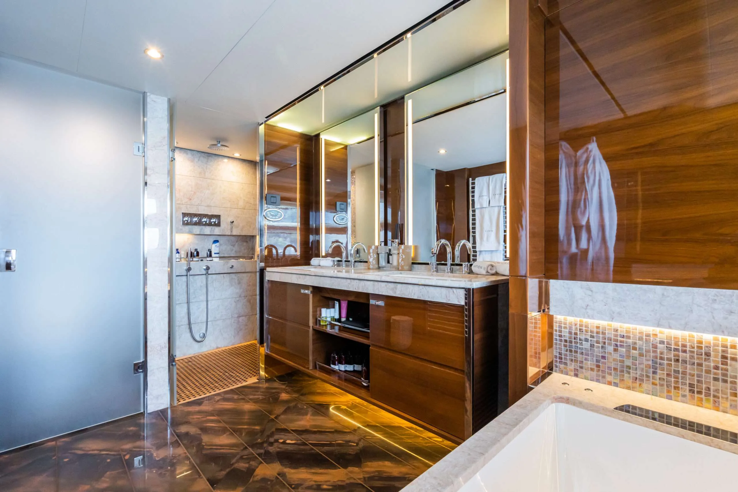 ANTHEYA III — exterior & interior photo