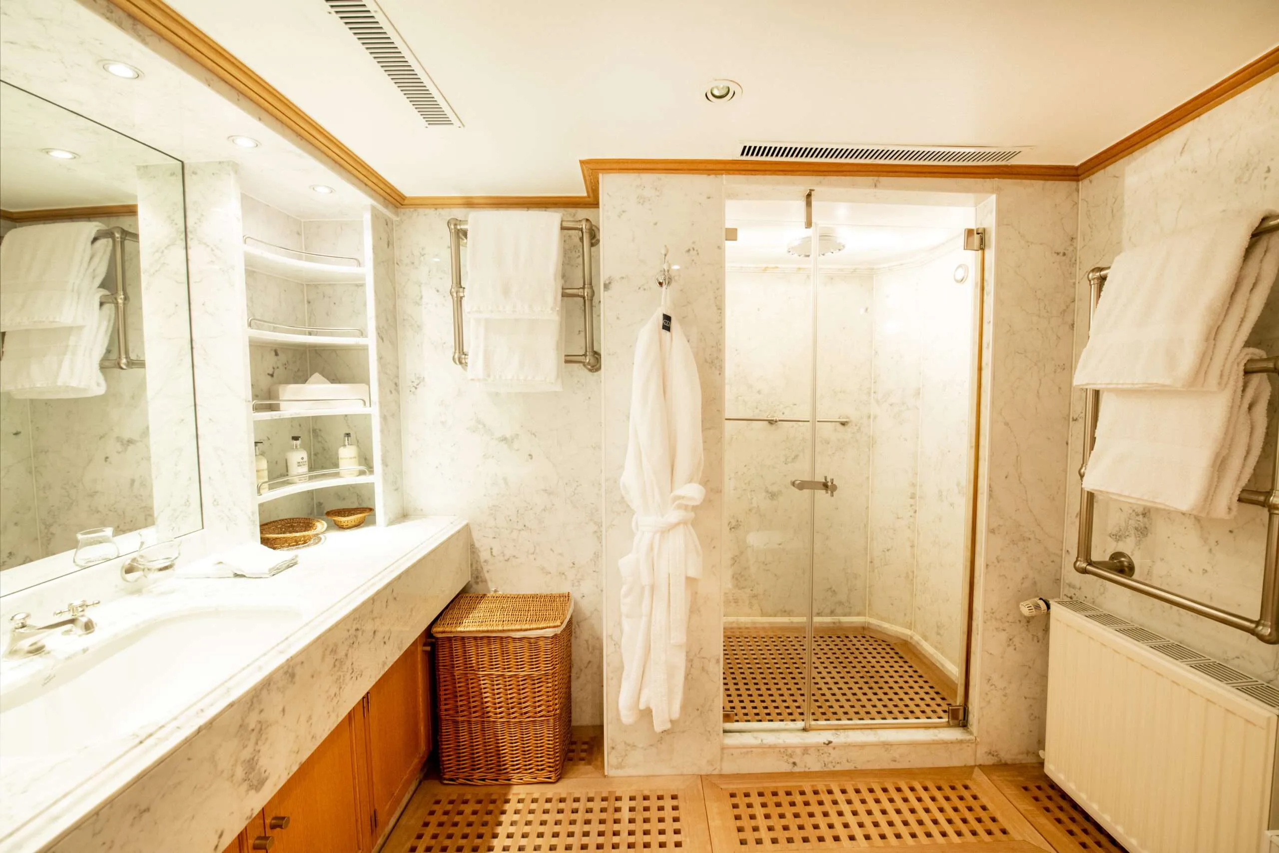 ARCTIC — exterior & interior photo