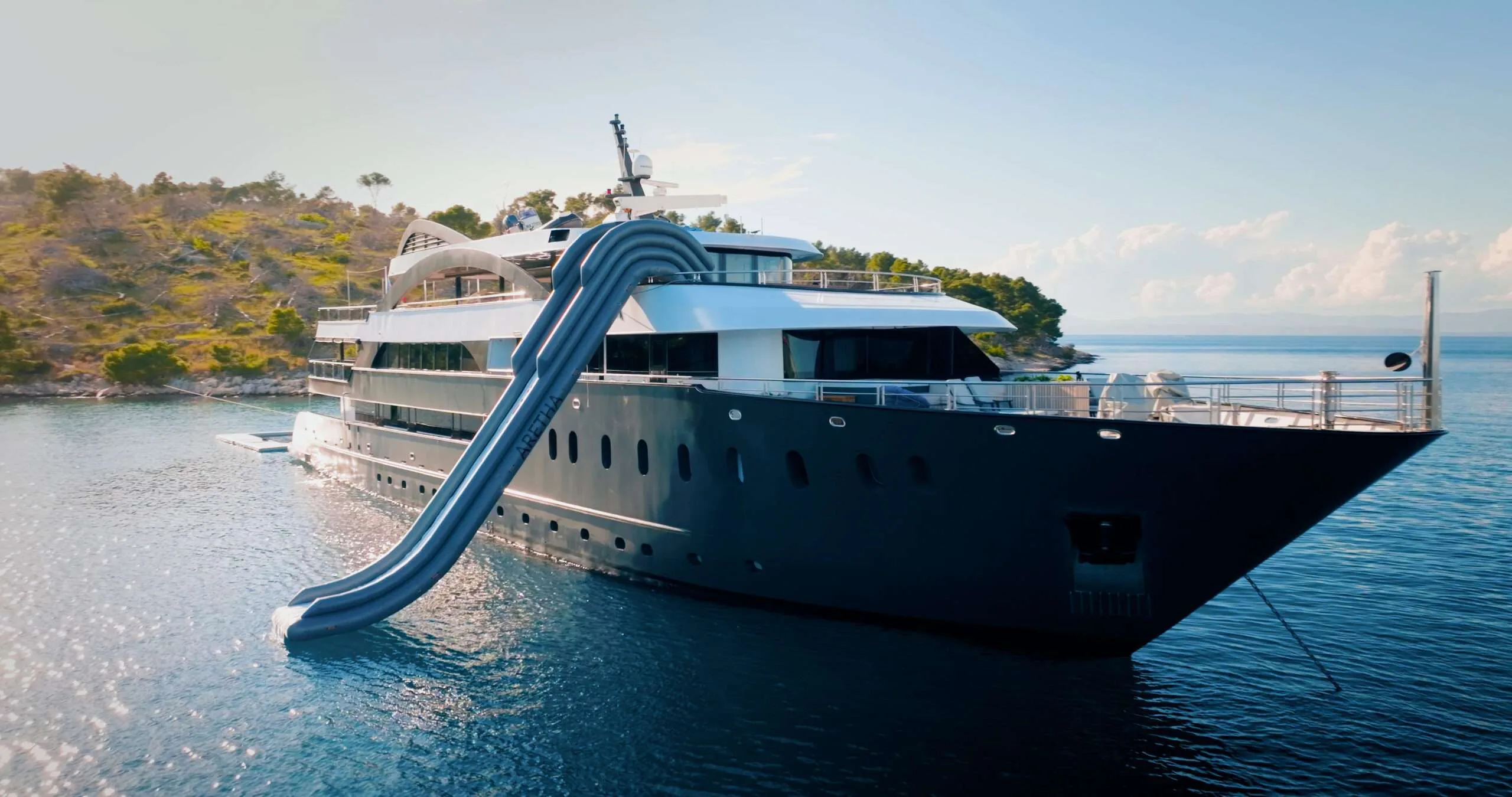 ARETHA — exterior & interior photo