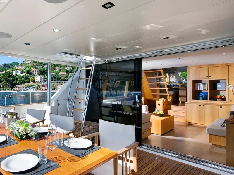 ARMONEE — exterior & interior photo