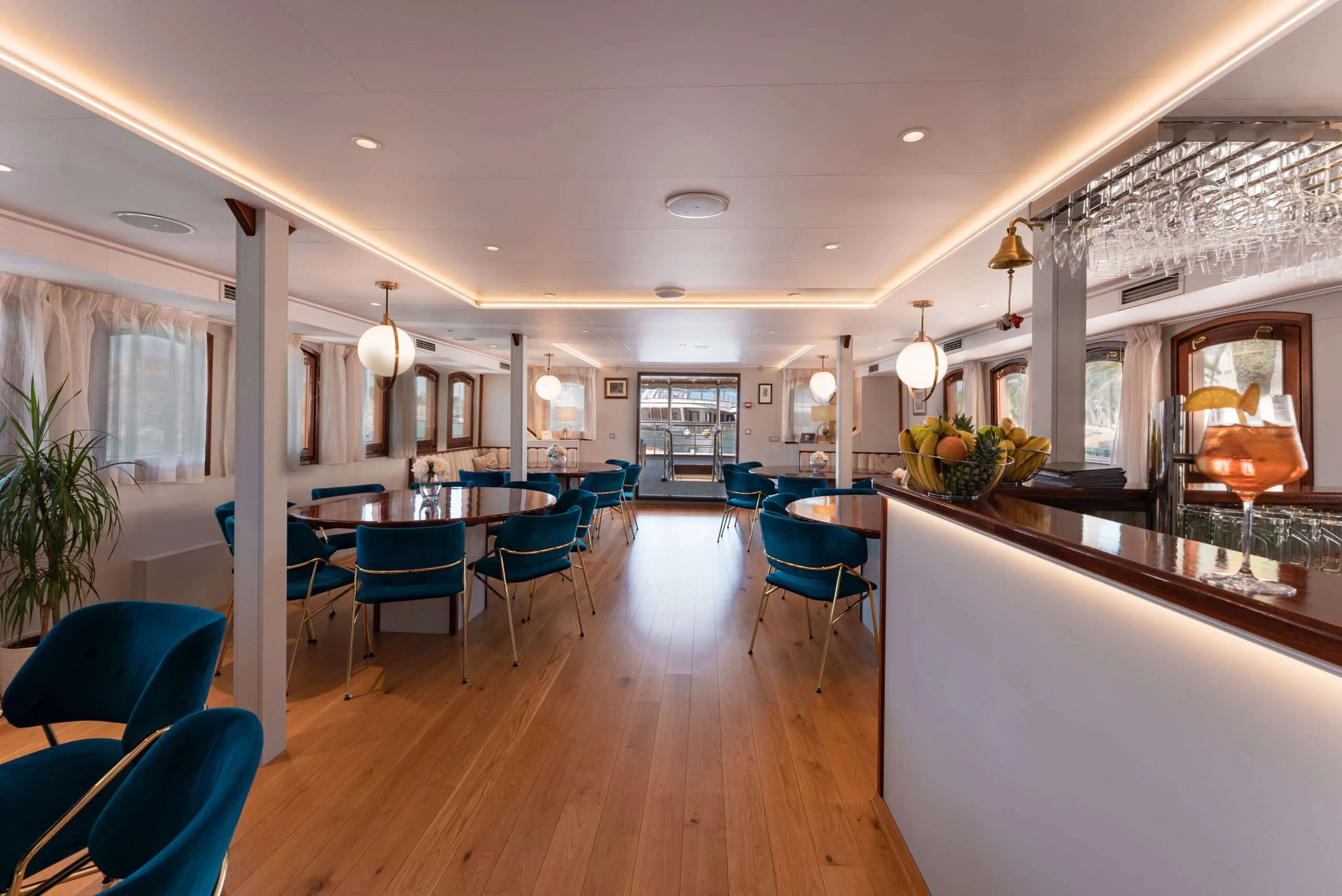 BELLEZZA — exterior & interior photo