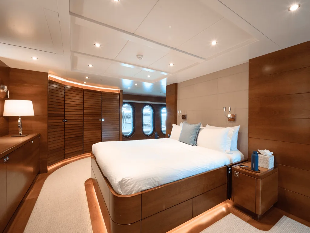BELUGA — exterior & interior photo
