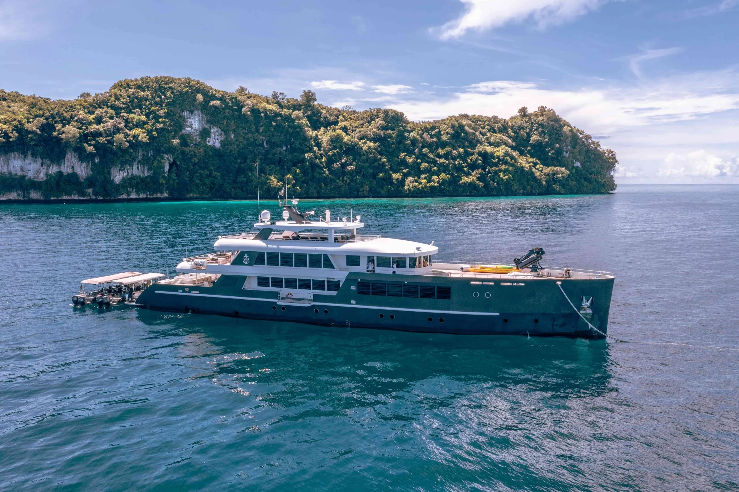 BLACK PEARL — exterior & interior photo