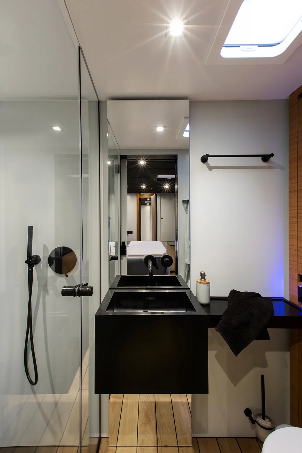 CALMA — exterior & interior photo