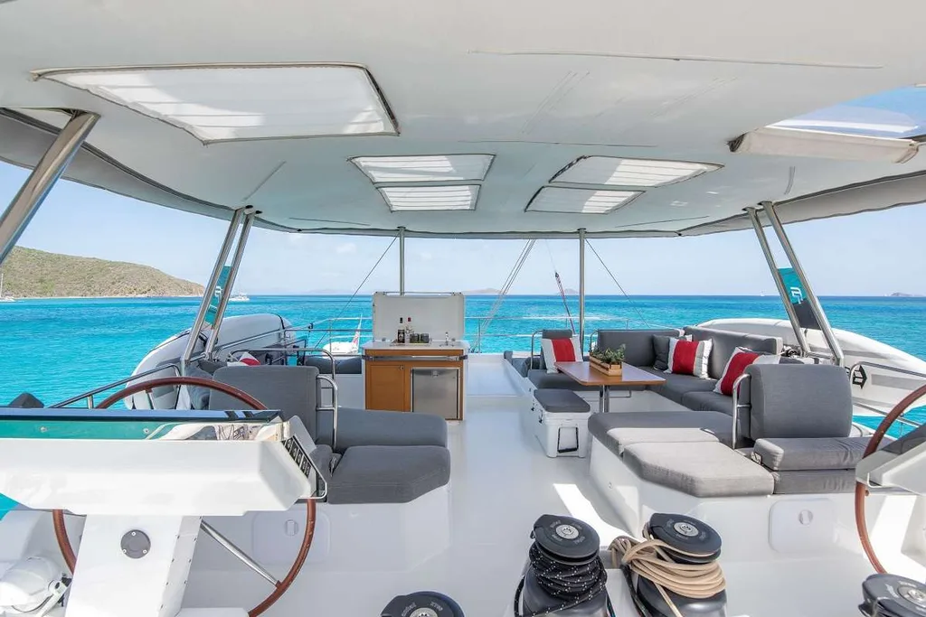 COLIBRI — exterior & interior photo