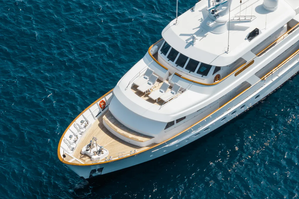 CORNELIA — exterior & interior photo