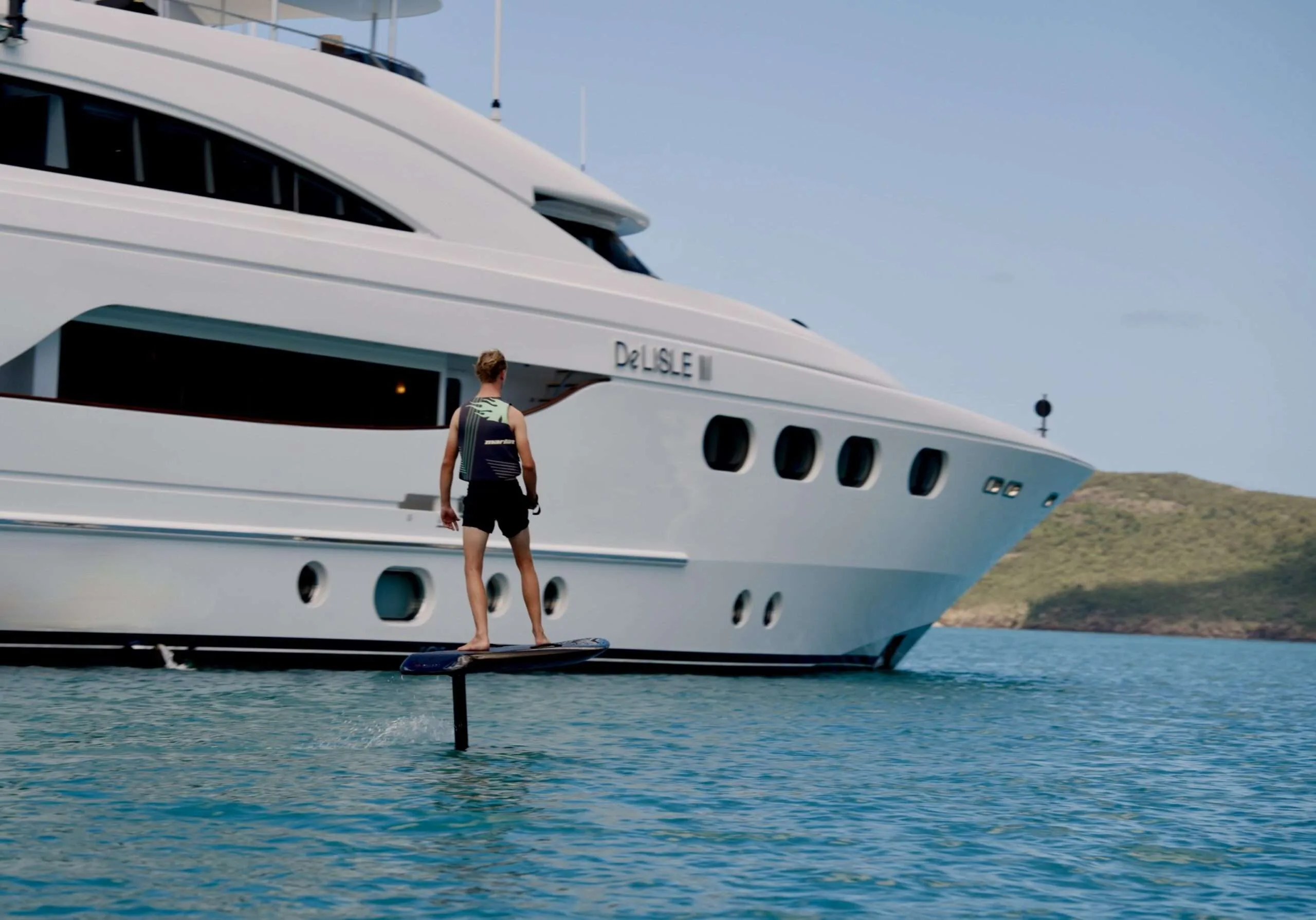 DE LISLE III — exterior & interior photo