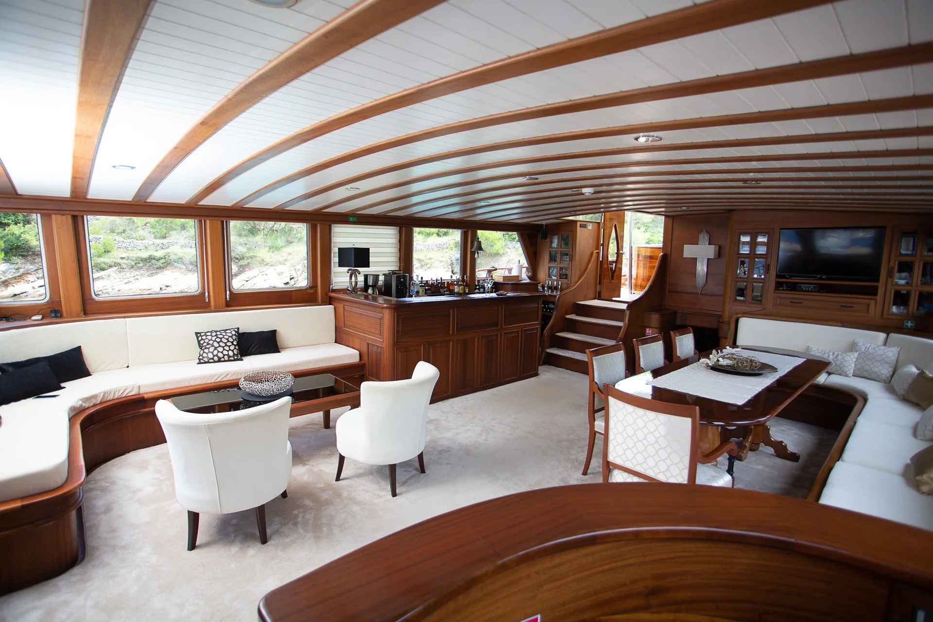 DOLCE VITA — exterior & interior photo