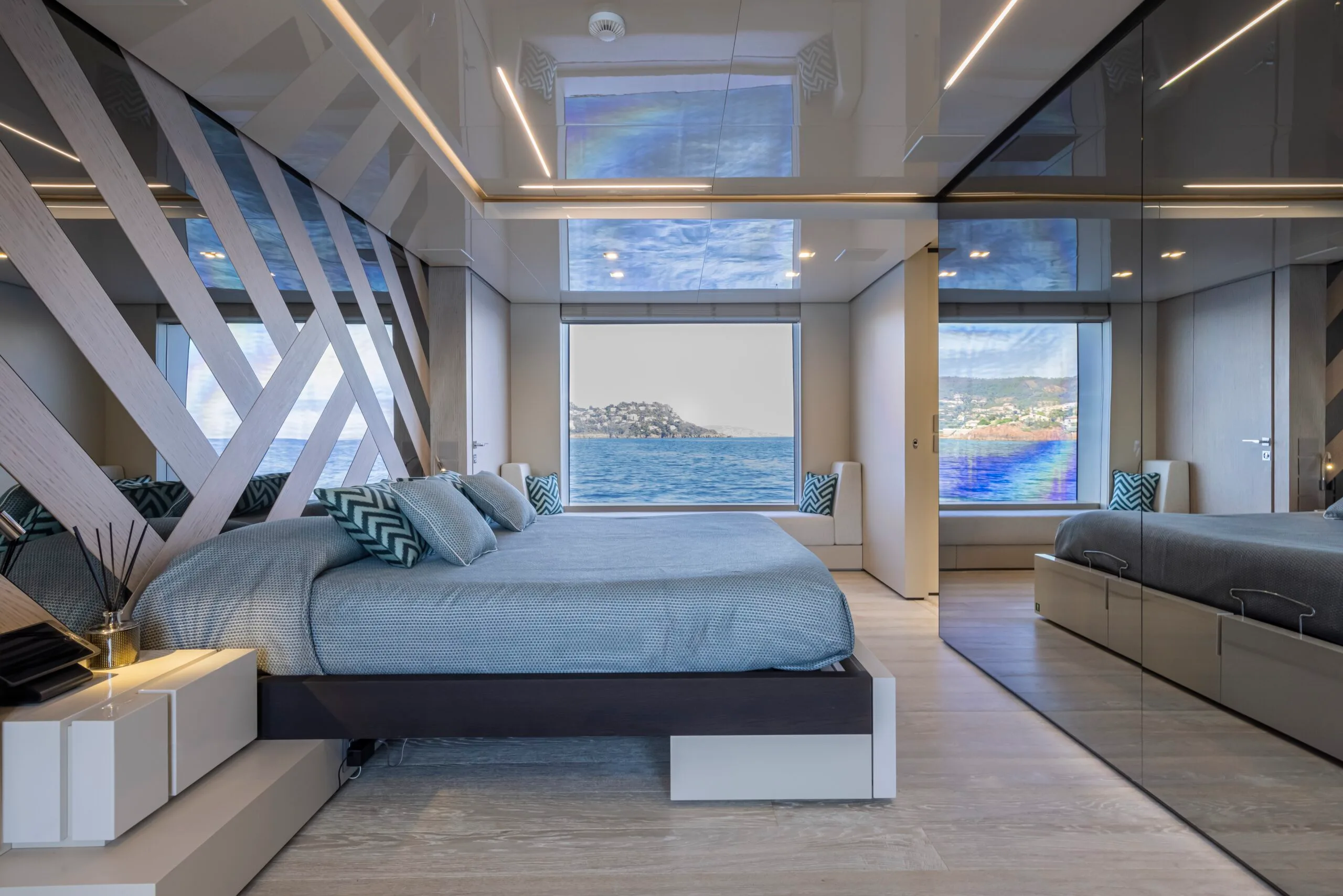 EMOCEAN — exterior & interior photo