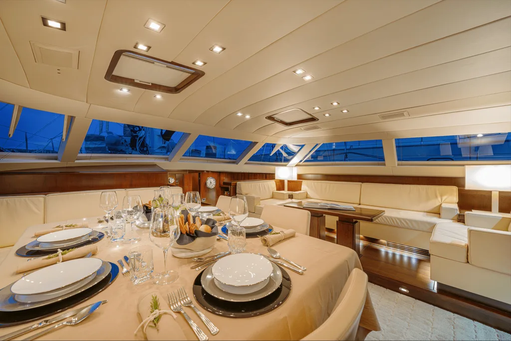 FARANDWIDE — exterior & interior photo