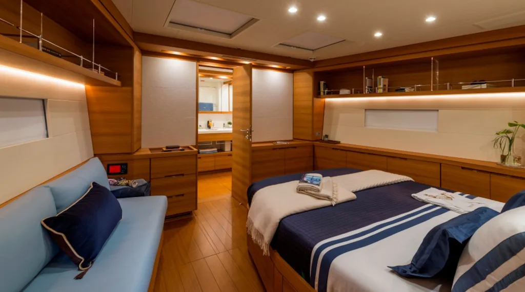 FARFALLA — exterior & interior photo