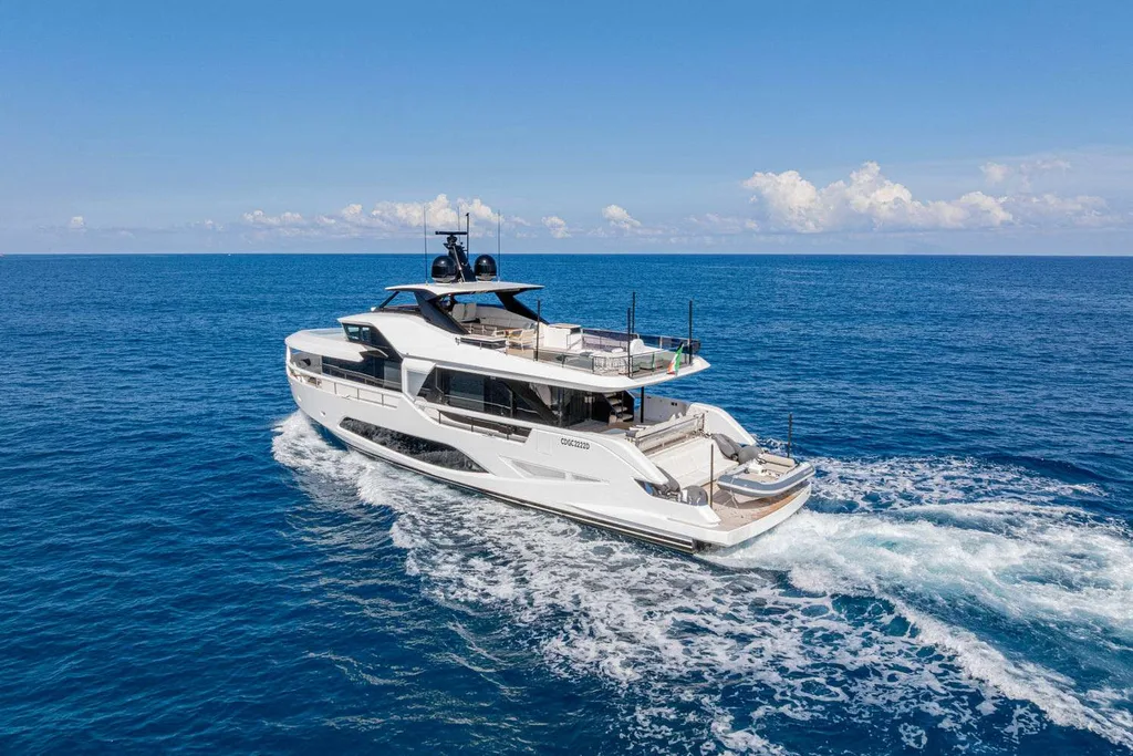 Ferretti INFYNITO 80 TRILOGY motor yacht