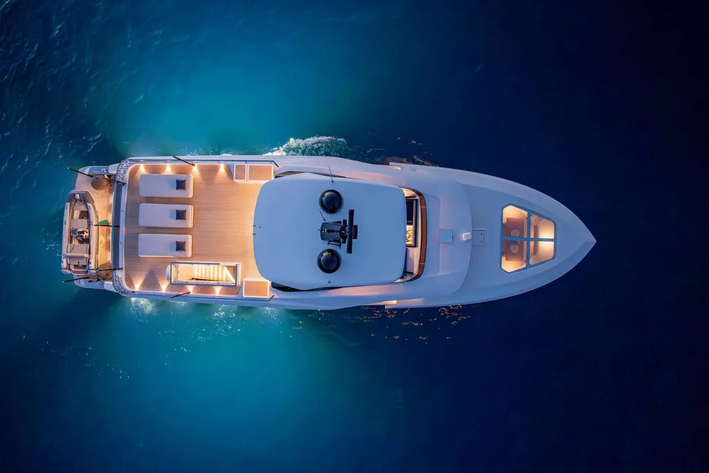 Ferretti INFYNITO 80 TRILOGY motor yacht