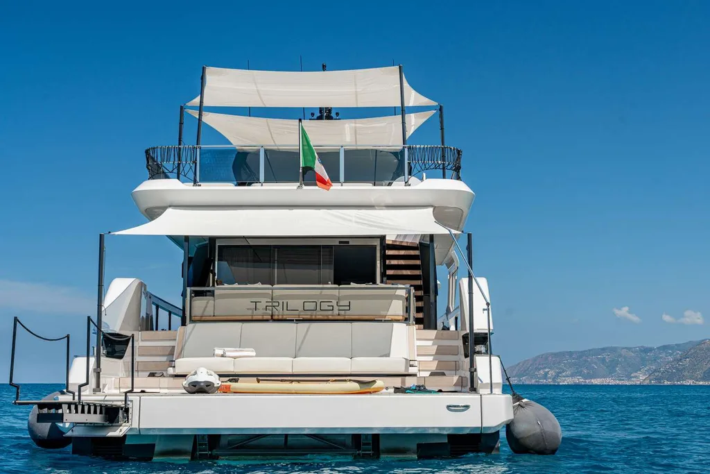 Ferretti INFYNITO 80 TRILOGY motor yacht