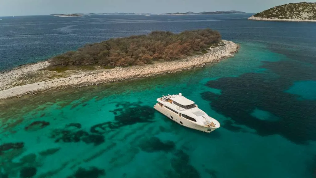Ferretti Motor Yacht Charter – FRIEND’S BOAT