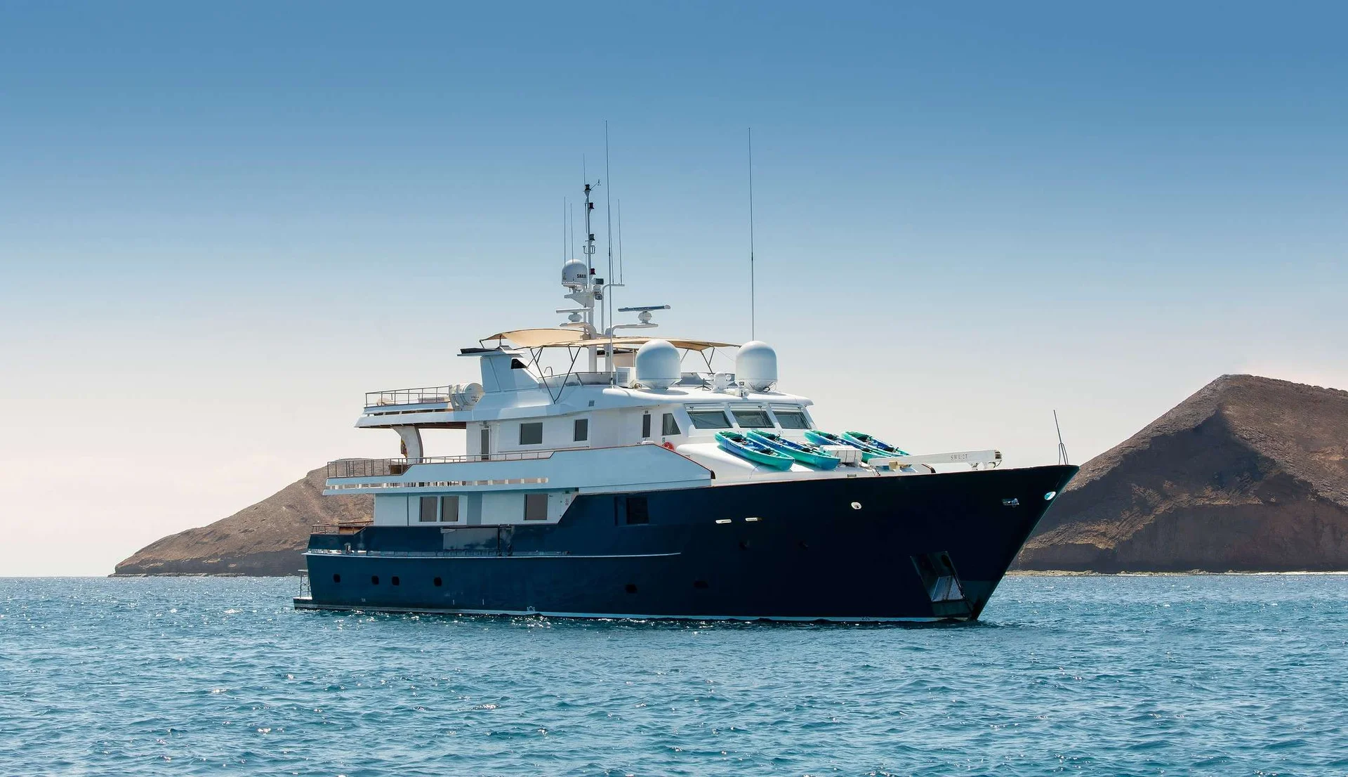 GALAPAGOS EXPLORER — exterior & interior photo
