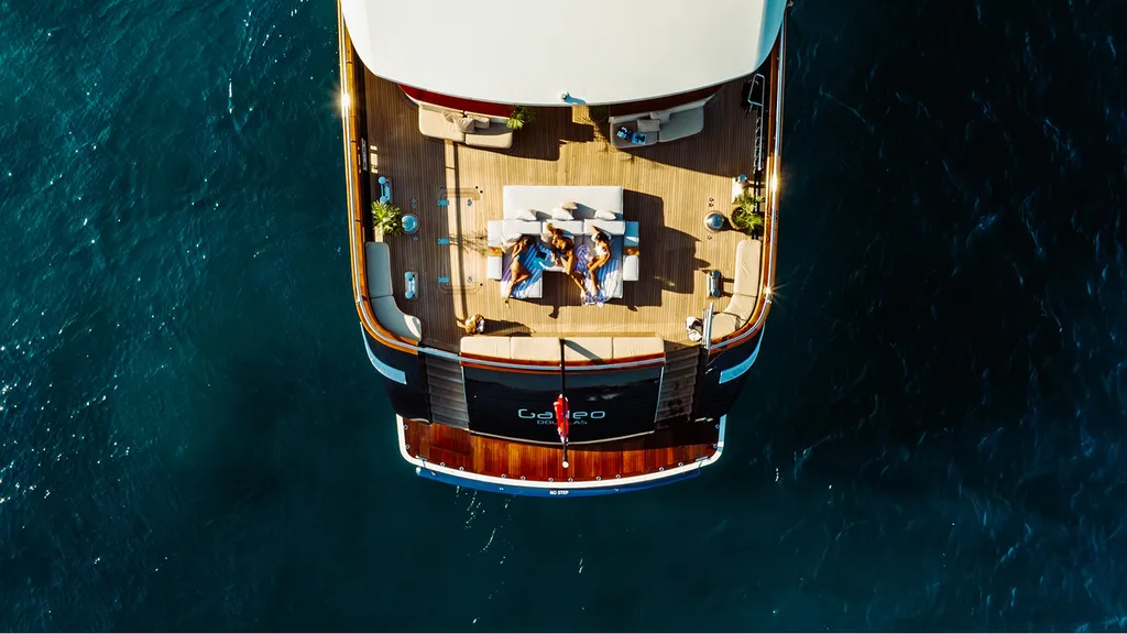 GALILEO — exterior & interior photo