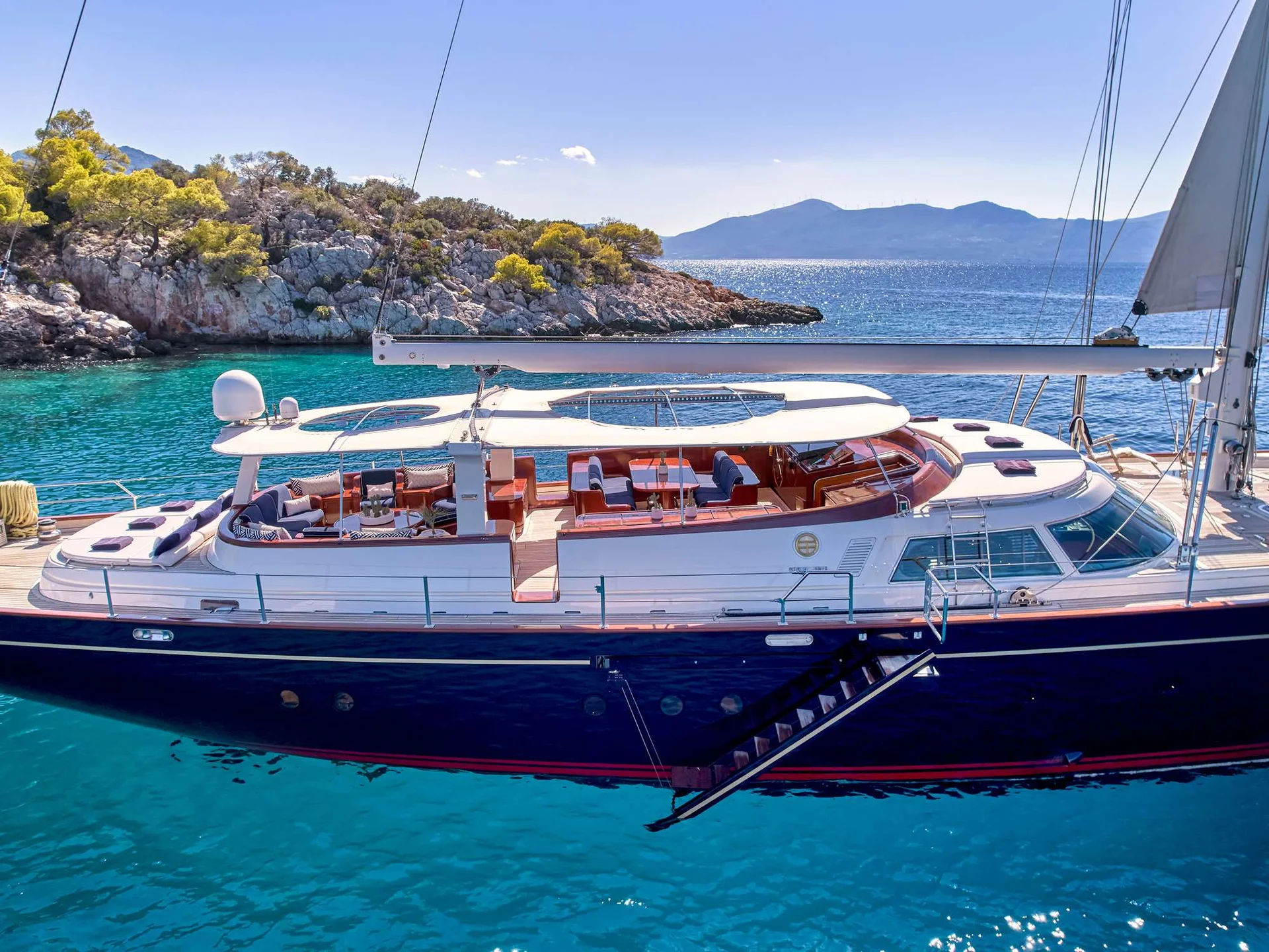 GITANA — exterior & interior photo