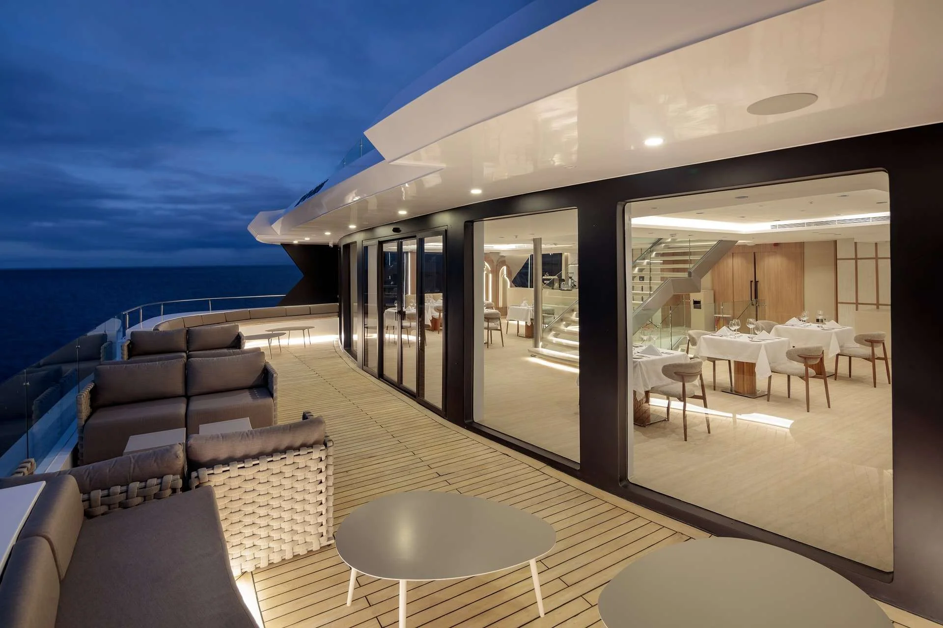 HERMES — exterior & interior photo