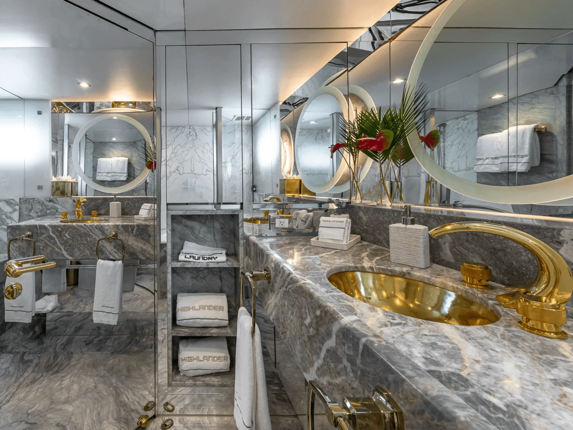 HIGHLANDER — exterior & interior photo