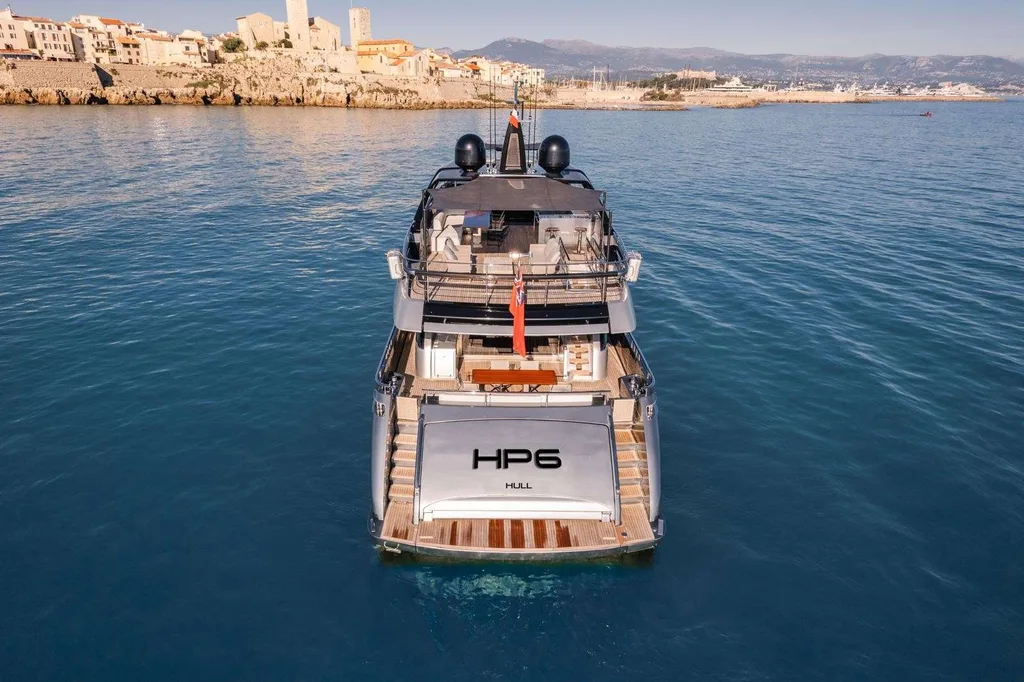 HP6 — exterior & interior photo