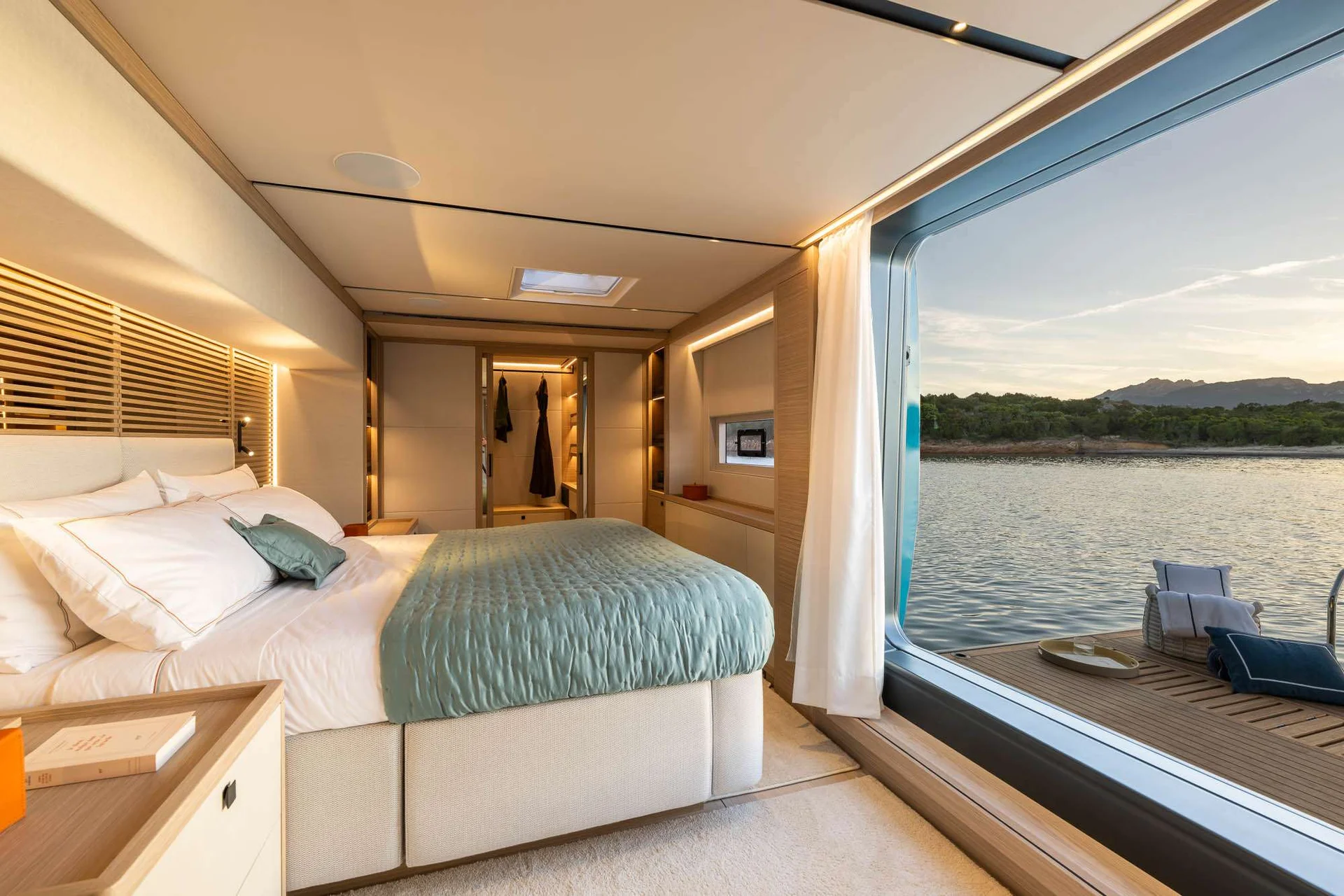 Master cabin lagoon 82 egypt charter