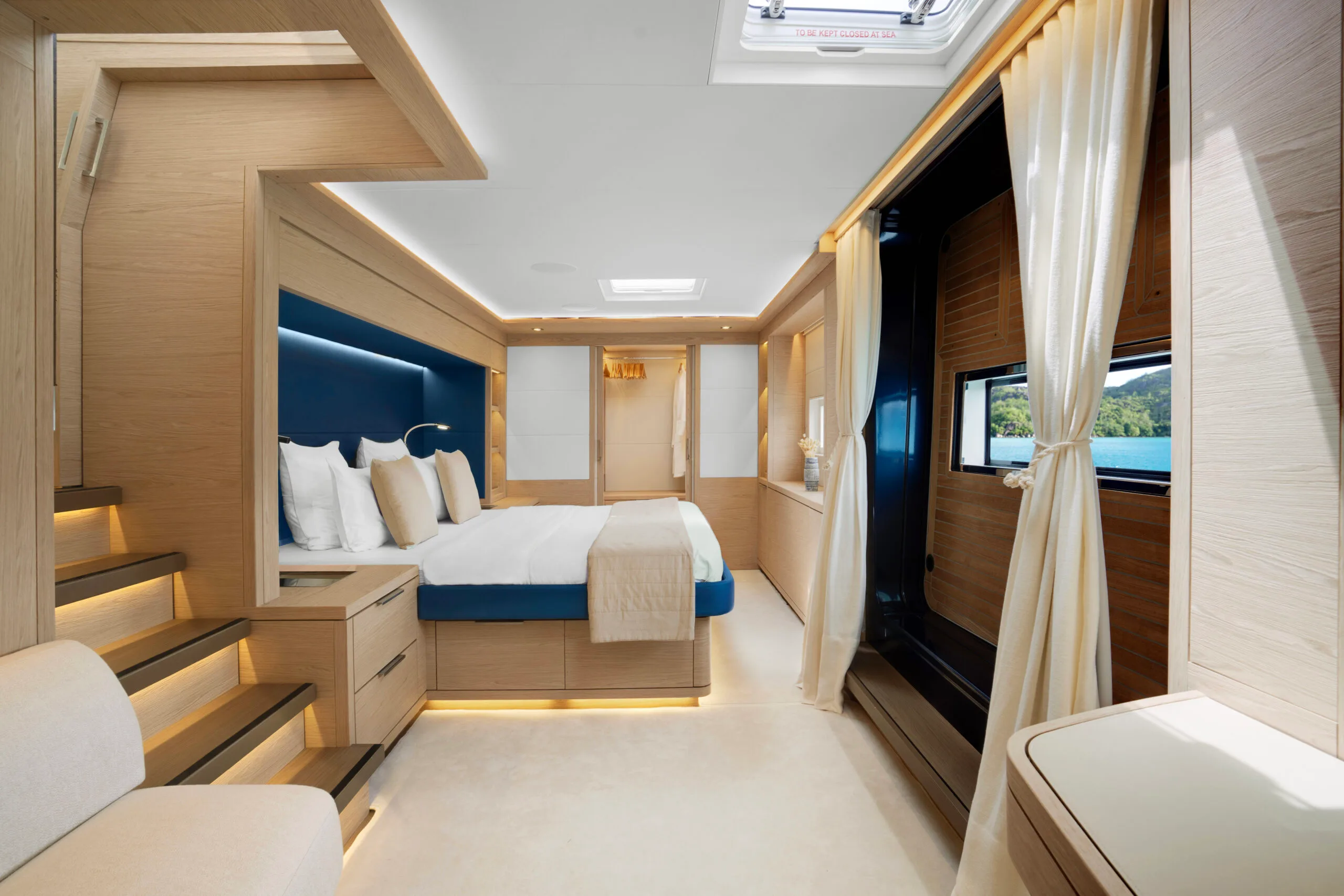 MANE ET NOCTE — exterior & interior photo