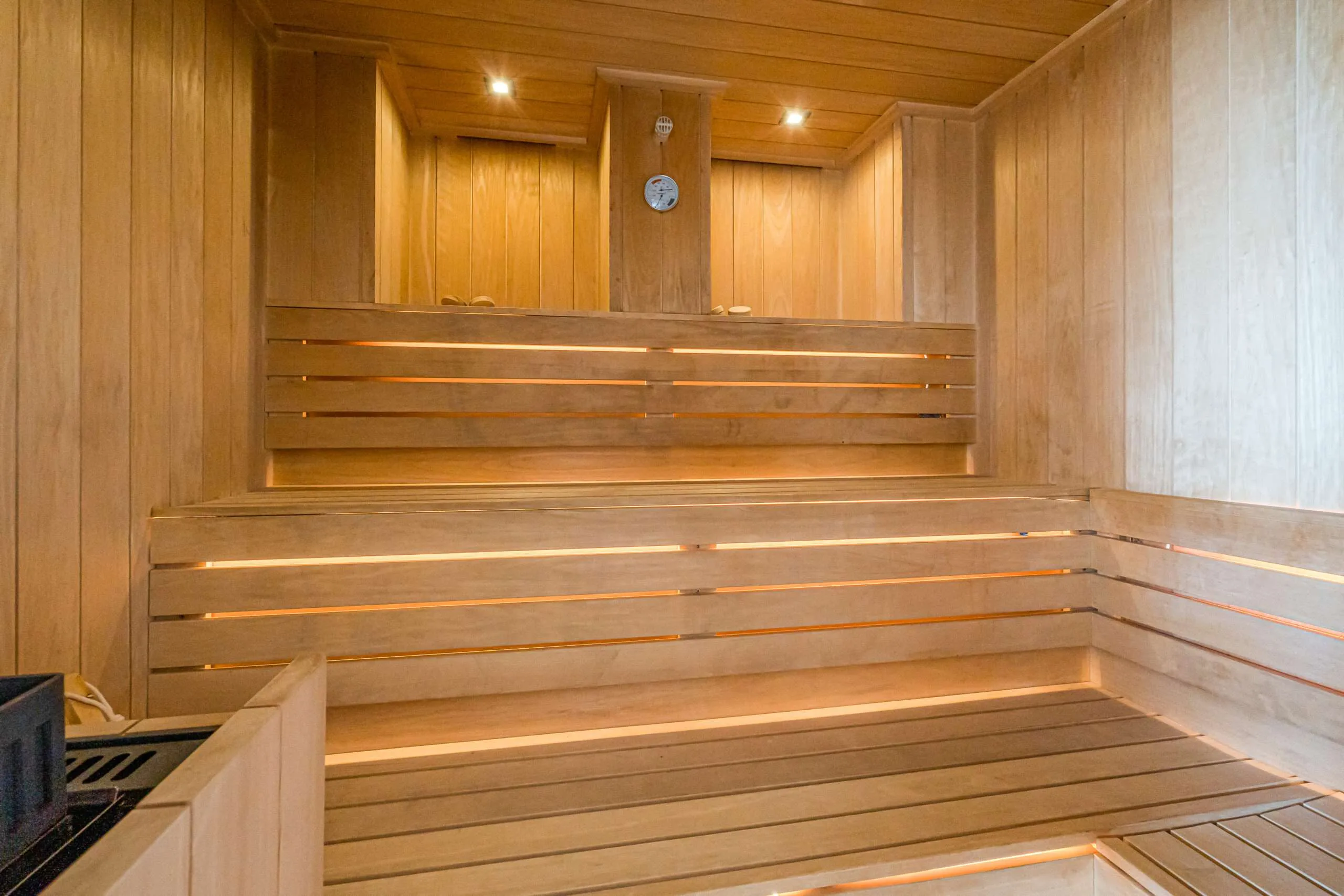 MOSKITO — exterior & interior photo