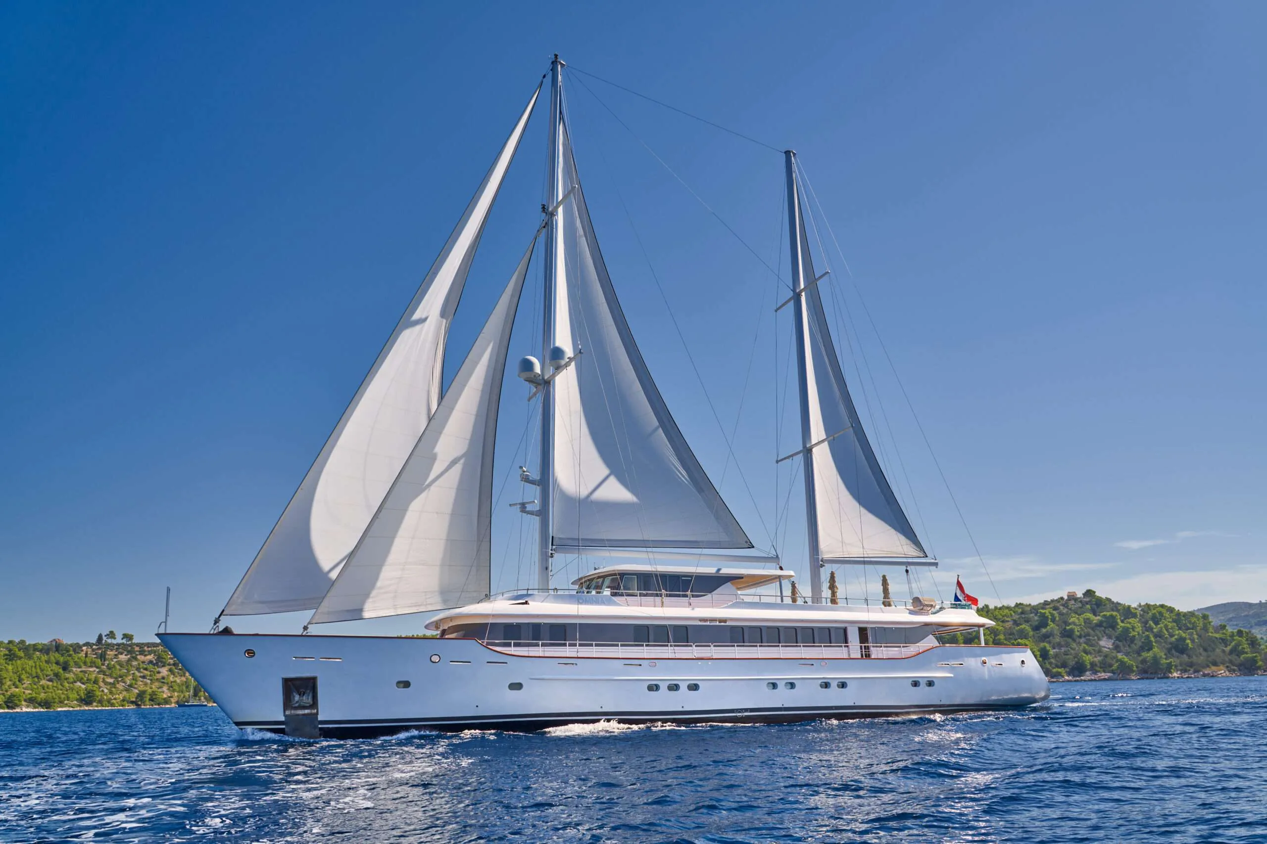 OMNIA sailing under full sails