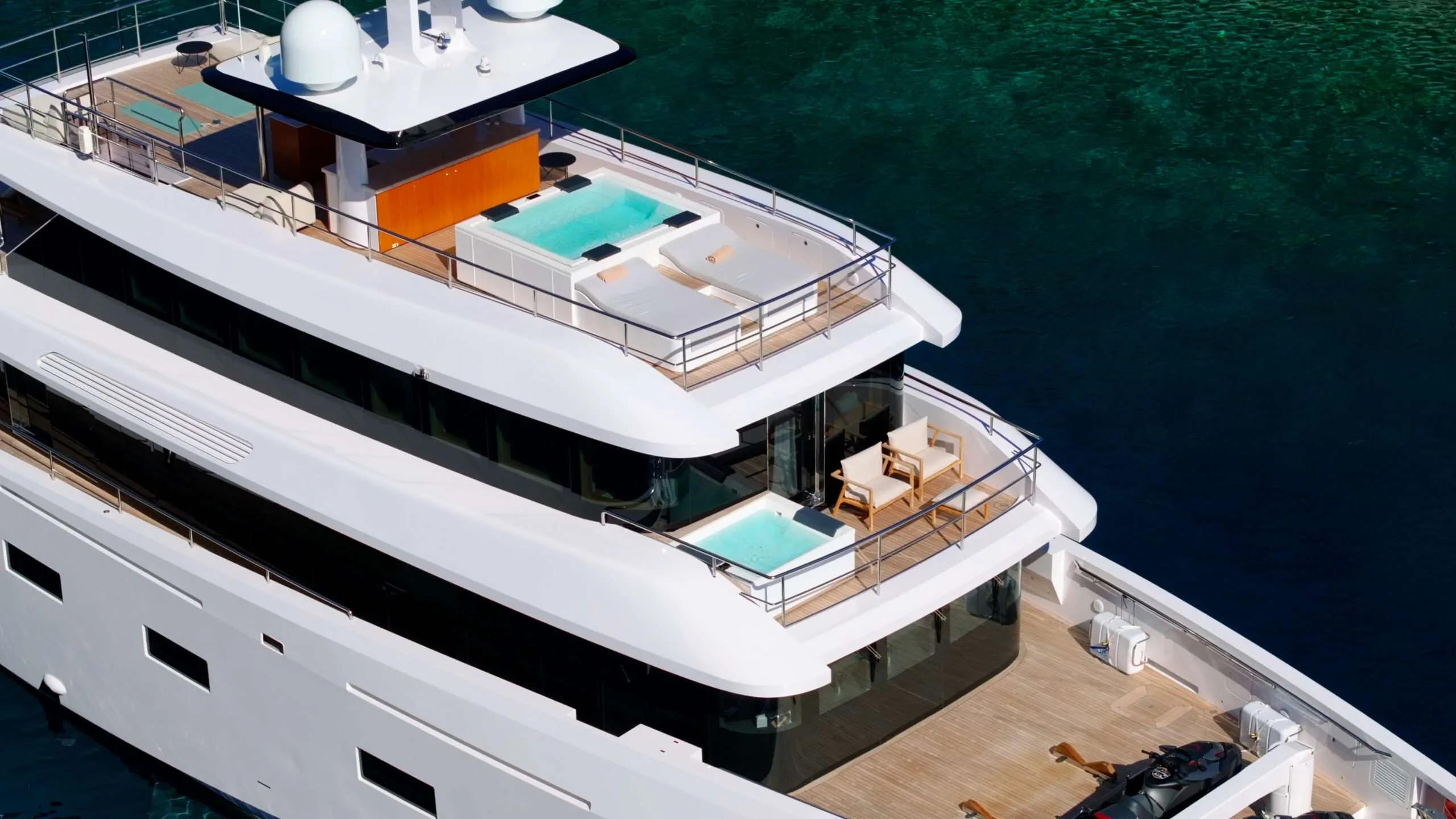 RENATA — exterior & interior photo