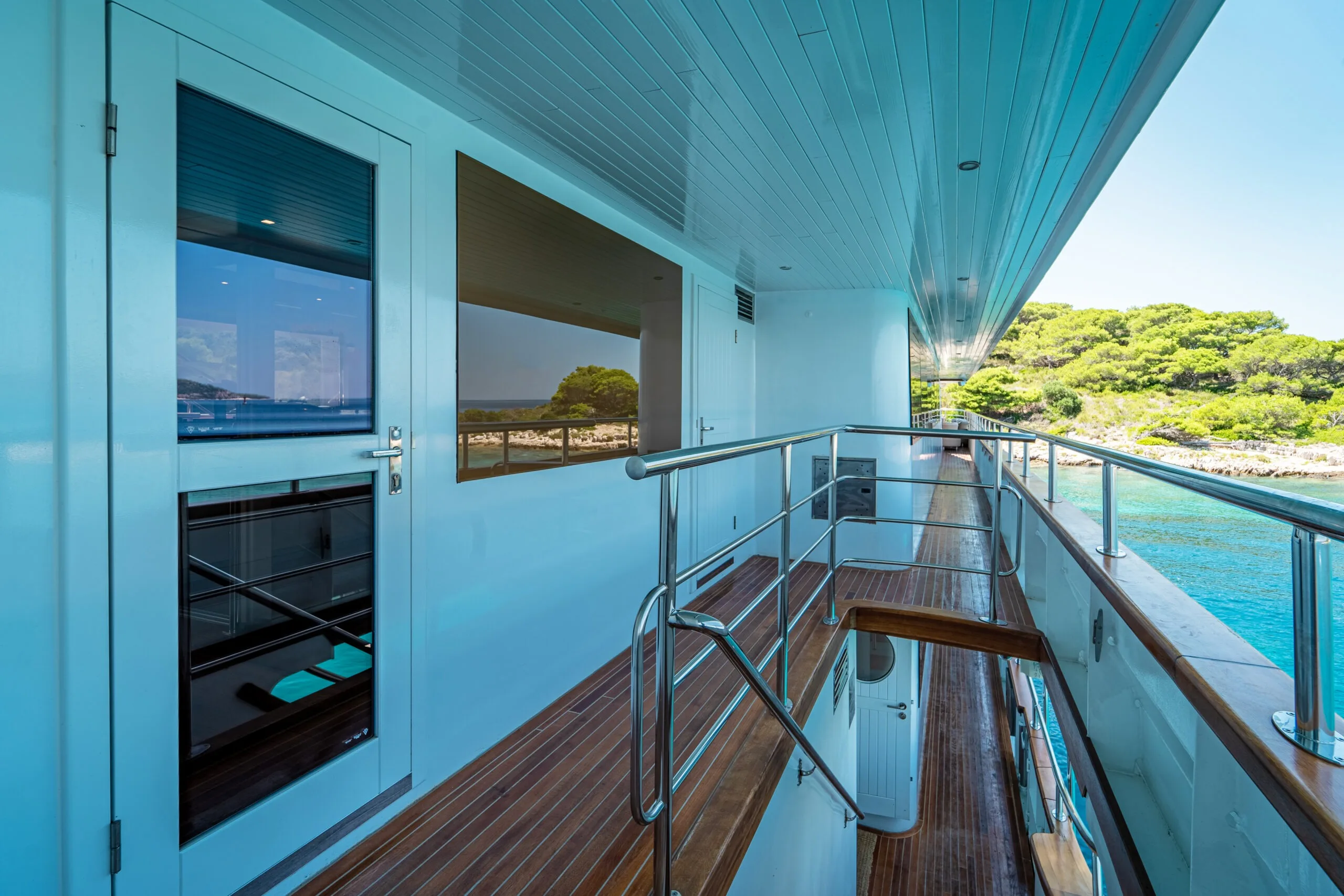 RIVA — exterior & interior photo