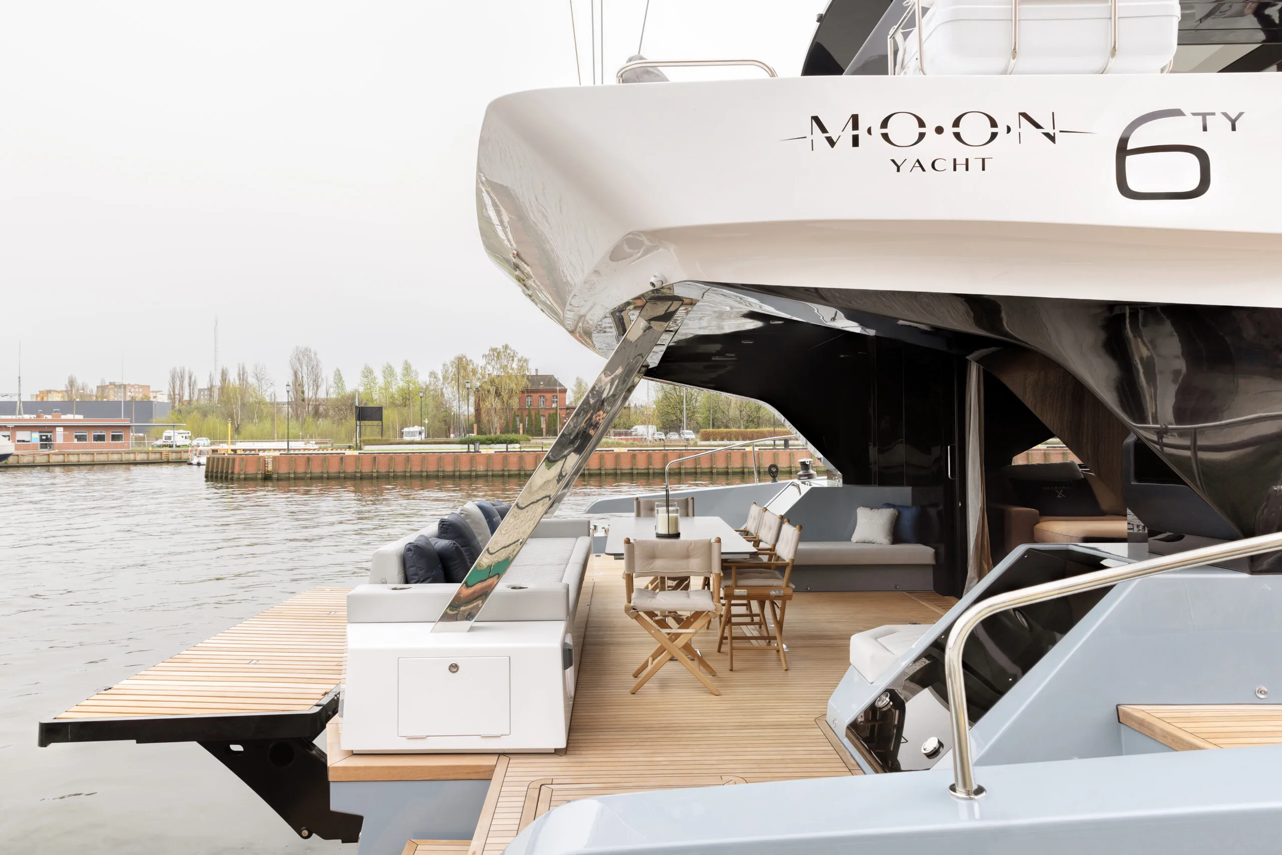SEABARIT LX — exterior & interior photo