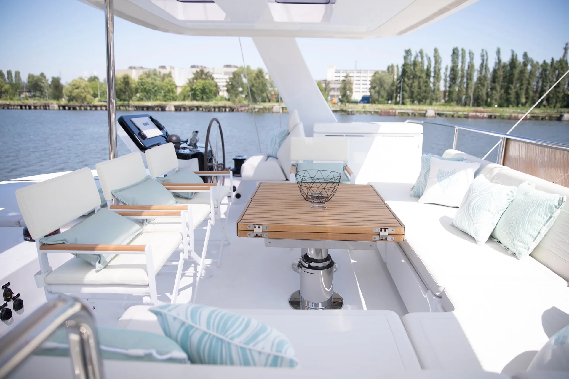 TIRIL — exterior & interior photo