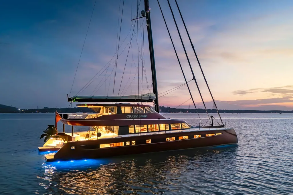 88HH Catamarans French Polynesia Charter