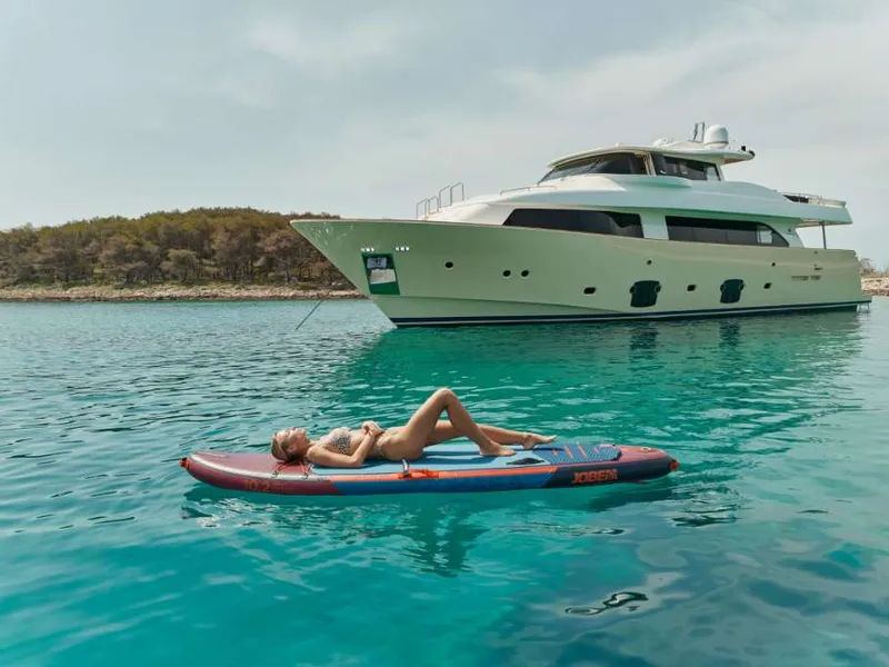 Ferretti Motor Yacht Charter – FRIEND’S BOAT