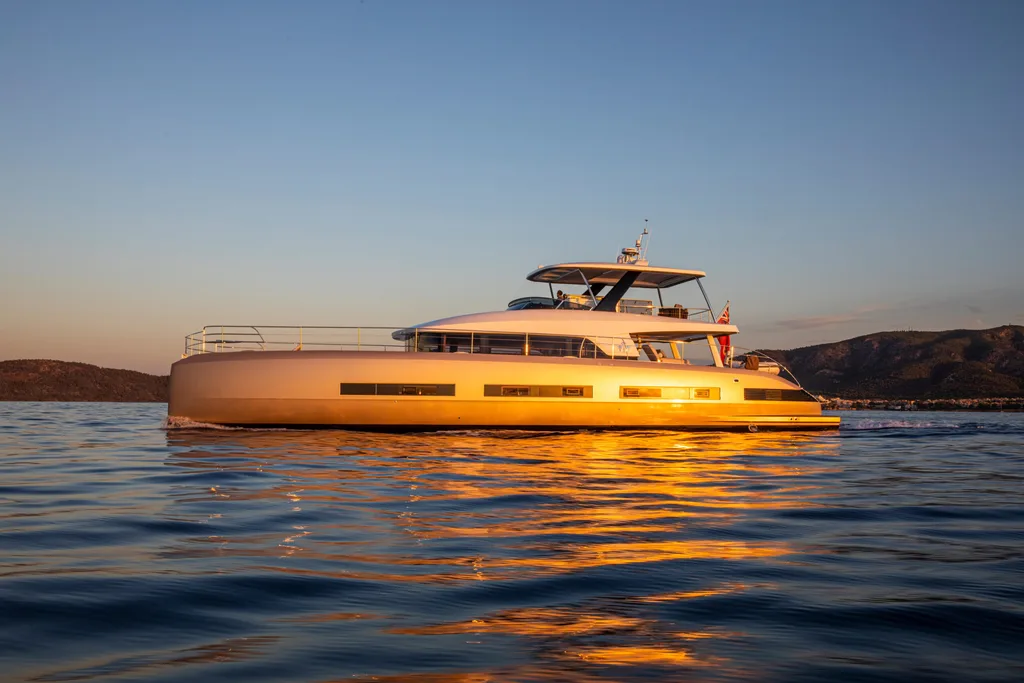 Lagoon SEVENTY 8 SÁSTA at sunset in the Balearics.